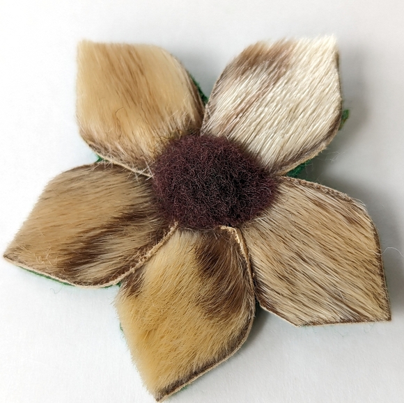 Vintage Handmade Inuit Real Fur Flower Brooch- Made in Canada Indigenous Art - Picture 4 of 13